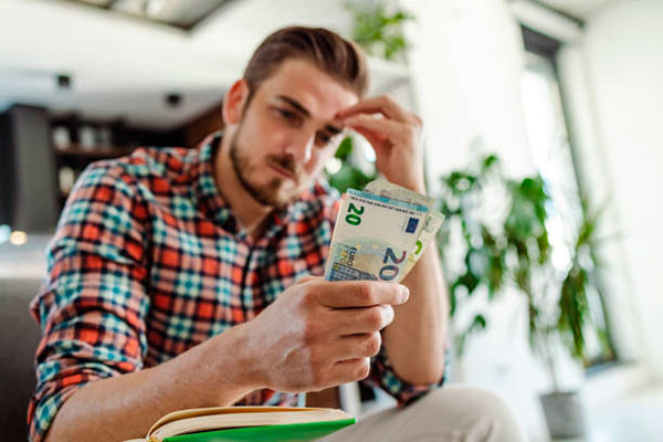 Если проблему можно решить деньгами, то это не проблема: философия свободы от иллюзий