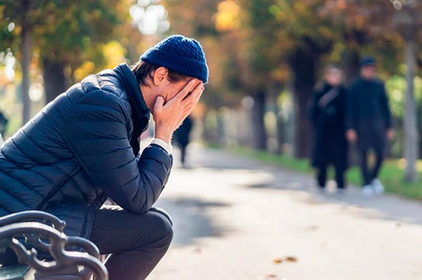 Почему возникает весенняя депрессия и как с ней справиться